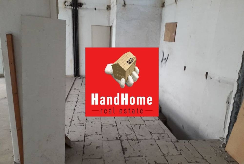 Retail property 132 m² for sale