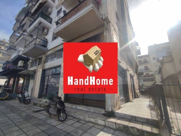 Retail property 318 m² for sale