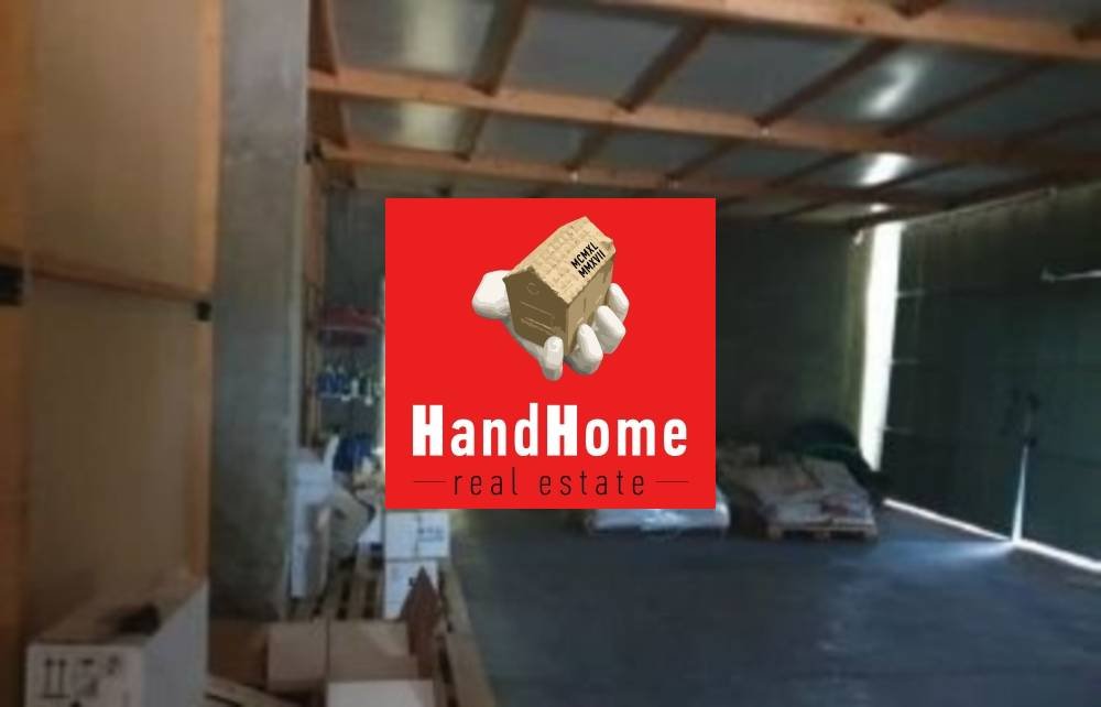 Warehouse 2,085 m² for sale