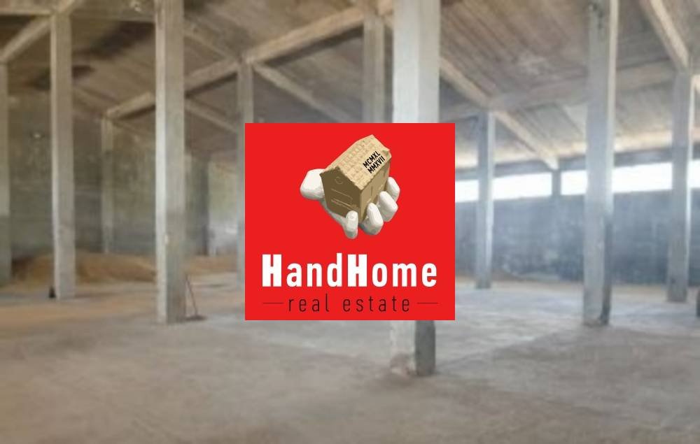 Warehouse 2,085 m² for sale