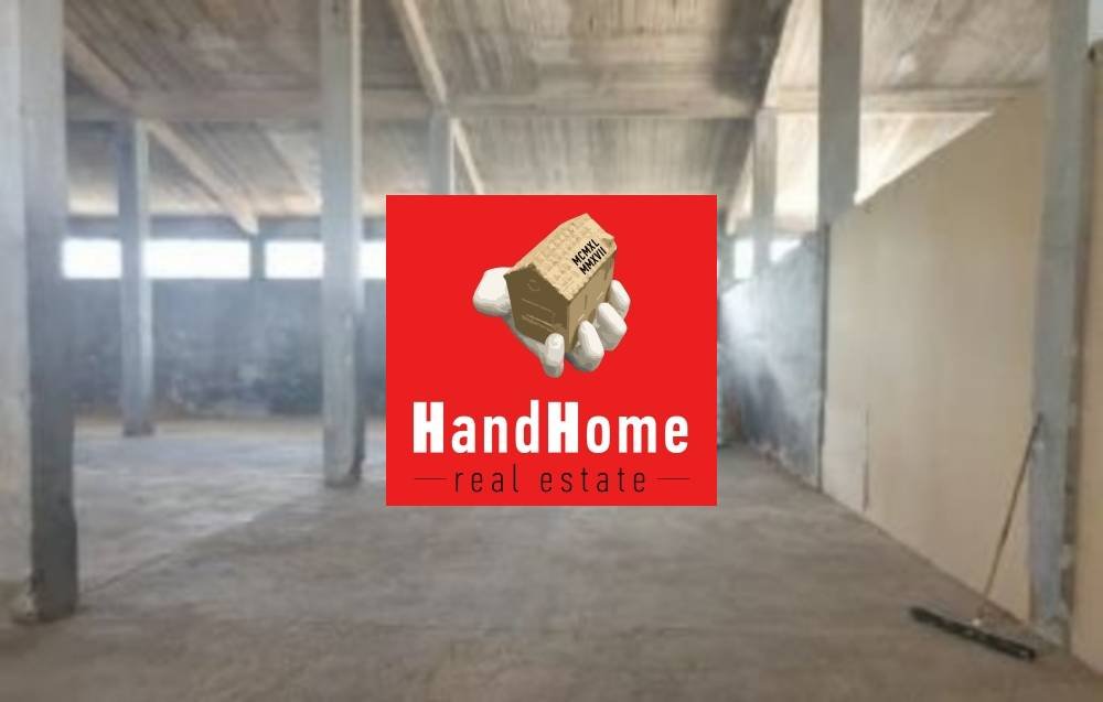 Warehouse 2,085 m² for sale