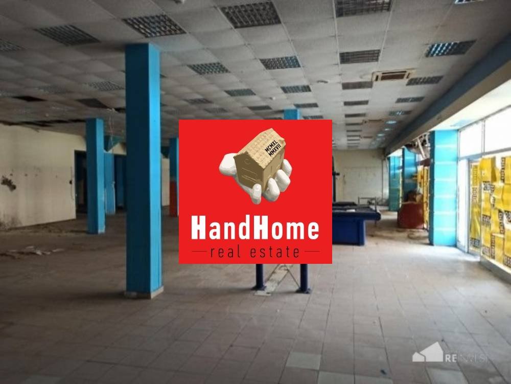 Commercial building 2,455 m² for sale
