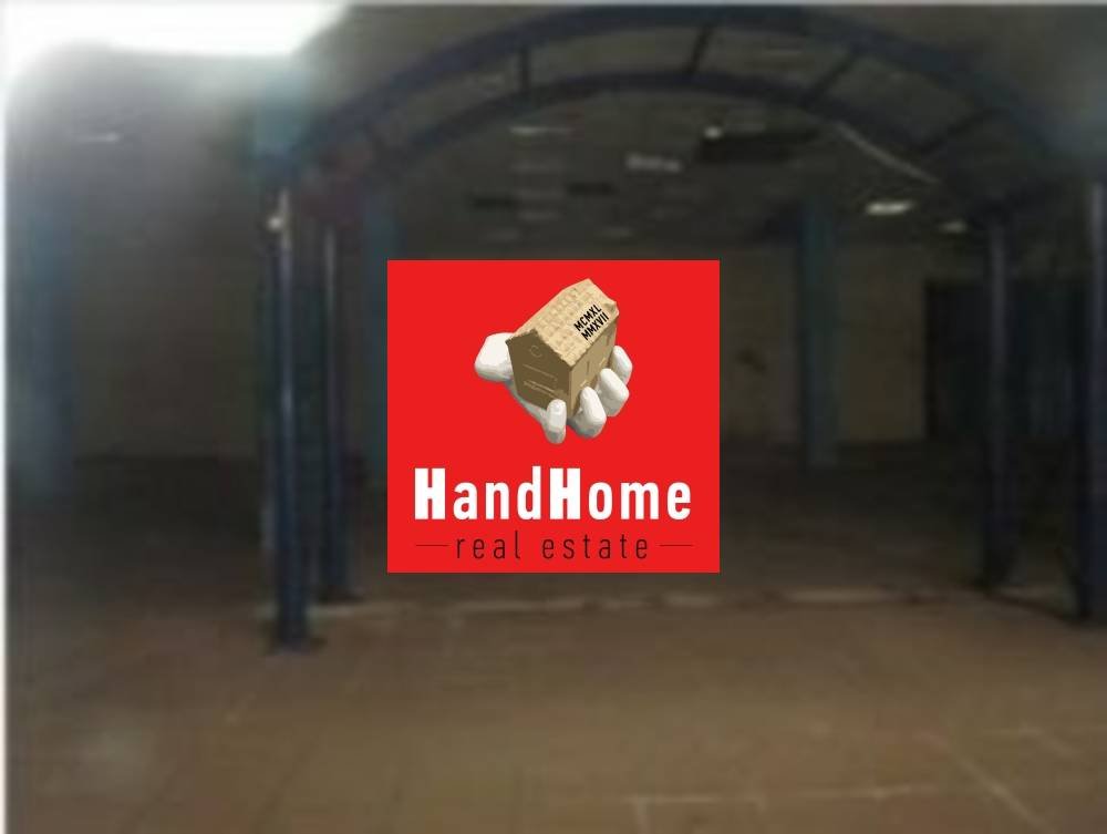 Commercial building 2,455 m² for sale