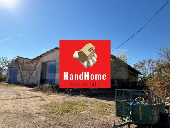 Warehouse 1,240 m² for sale