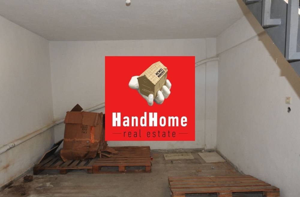 Retail property 65 m² for sale