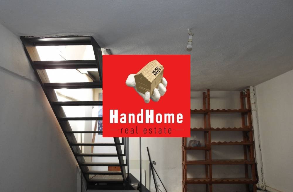 Retail property 65 m² for sale