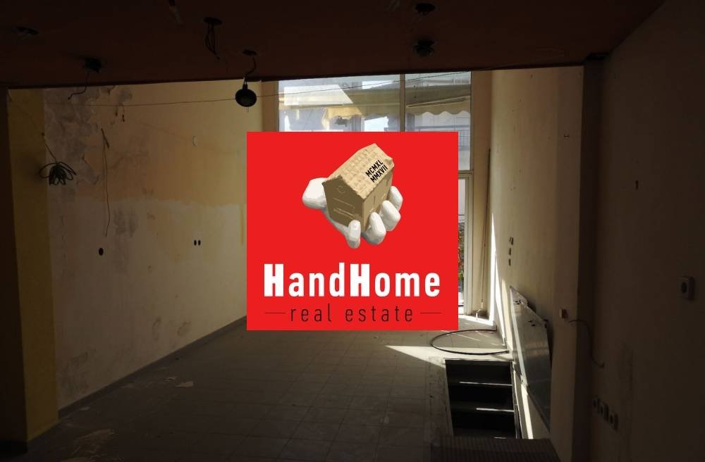 Retail property 65 m² for sale