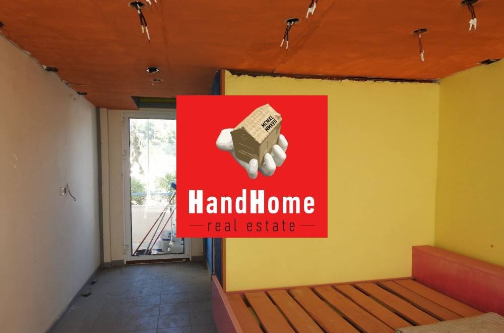 Retail property 65 m² for sale