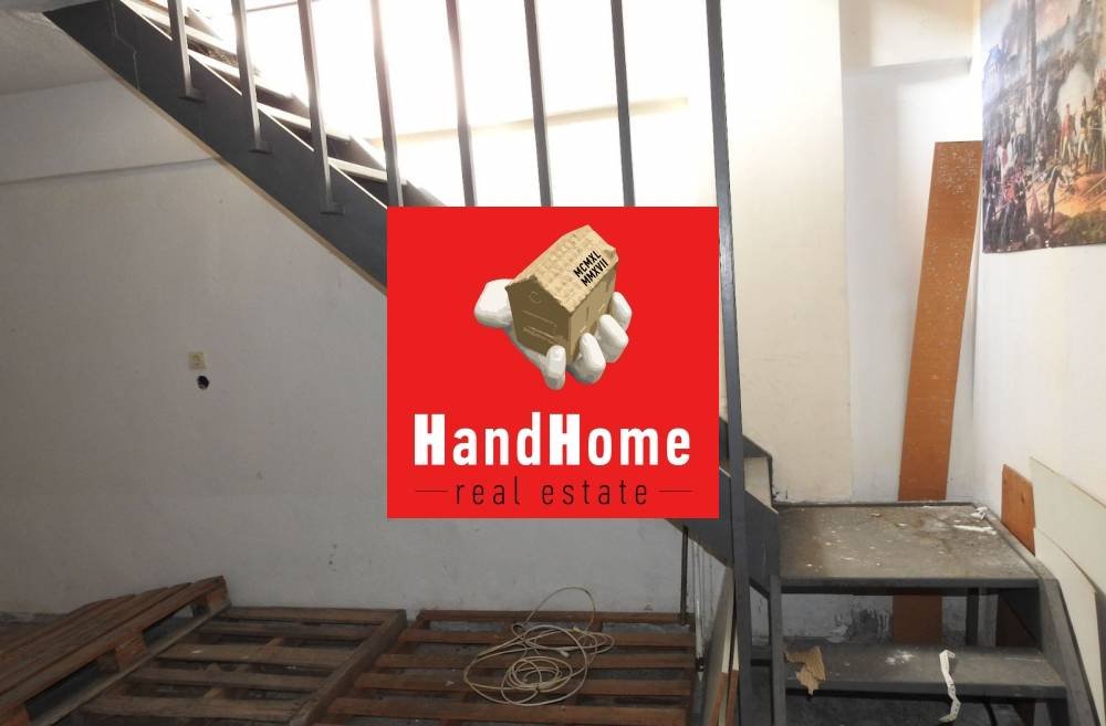 Retail property 65 m² for sale
