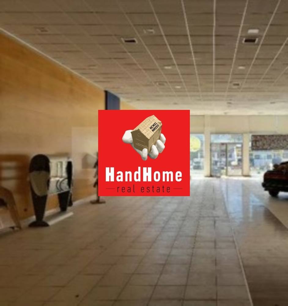 Retail property 250 m² for sale