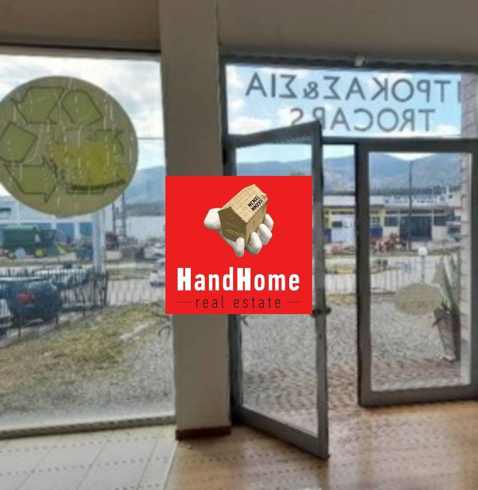 Retail property 250 m² for sale