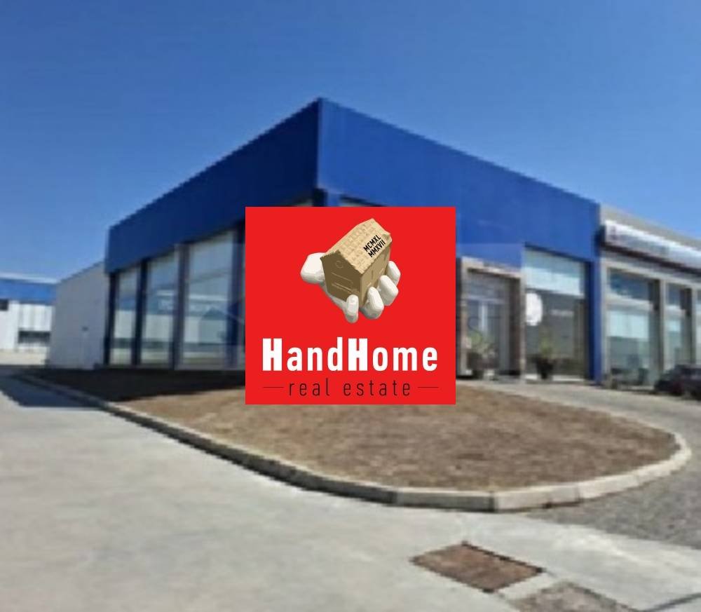 Retail property 250 m² for sale