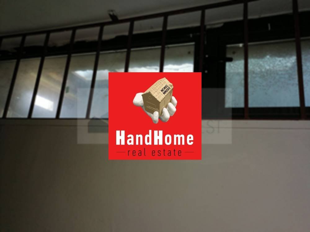 Retail property 82 m² for sale
