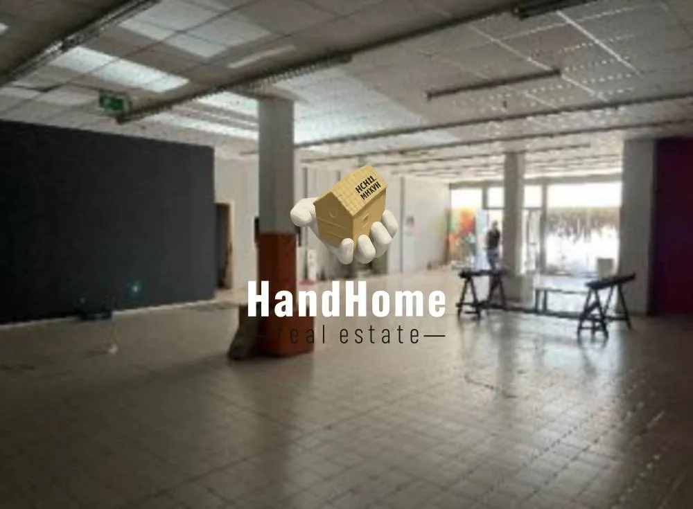 Retail property 1,034 m² for sale